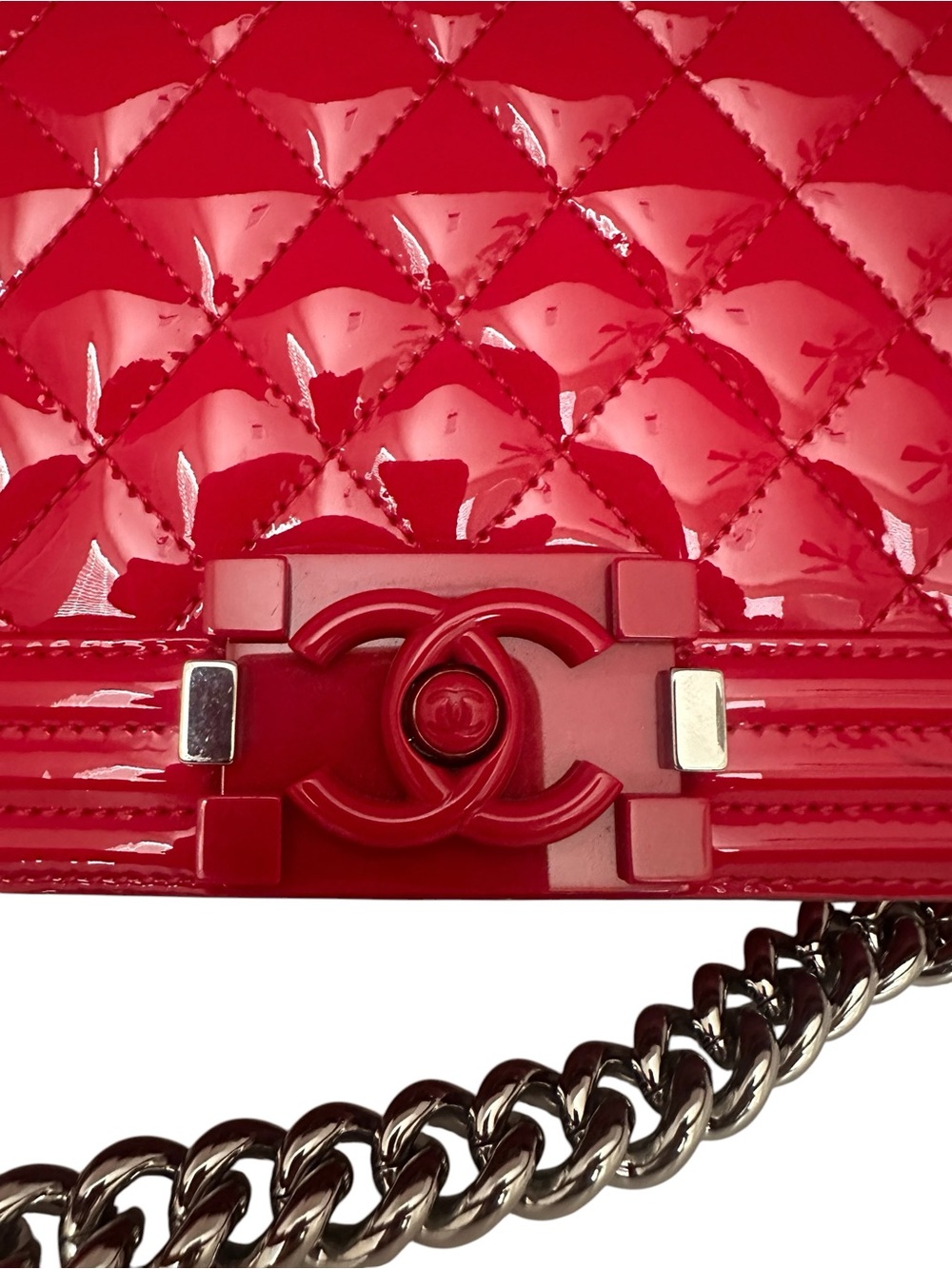 CHANEL Patent Quilted Medium Plexiglass Boy Flap Red - Picture 8 of 10